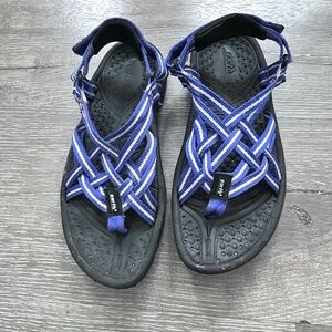 Womens EARTH STRAPPY BLUE Purple SANDALS SIZE 7 Sandals